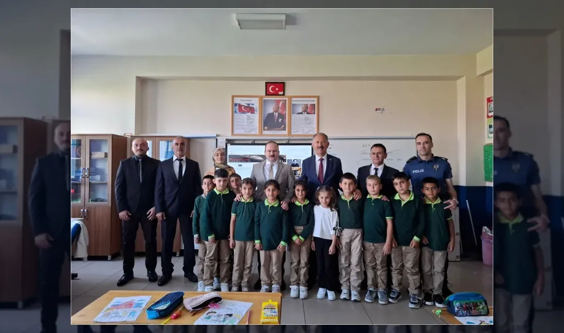 Arpaçay Kaymakamı Mehmet Abdulkadir Güvenç ve Belediye Başkanı Zeki Elma,