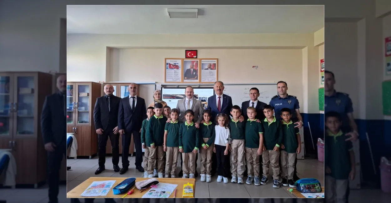 Arpaçay Kaymakamı Mehmet Abdulkadir Güvenç ve Belediye Başkanı Zeki Elma,